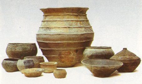 rekonstruierte Keramikgefe aus dem Seehandelsplatz Ralswiek