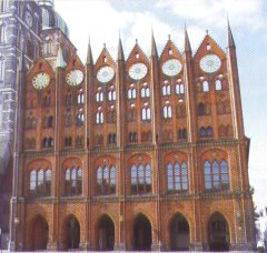 Die Ziergiebelfront des Stralsunder Rathauses